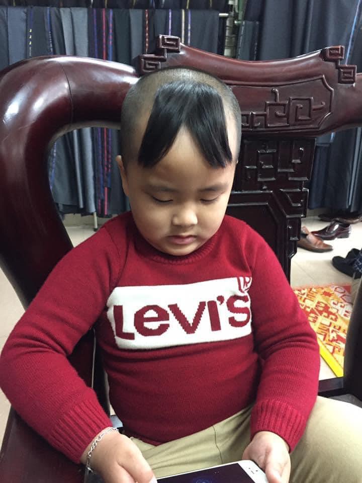 Cháu trai yêu của thành viên Vũ Hoàng Tuấn với mái tóc độc lạ nhất những ngày cách ly xã hội. Ảnh: Vũ Hoàng Tuấn