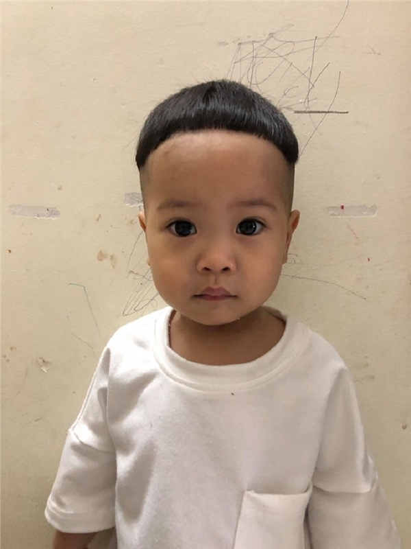 Mẹ bỉm sữa hóa thân thành nhà tạo mẫu tóc, hô biến cho con trai 1001 kiểu đầu xấu lạ - Netizen - Việt Giải Trí
