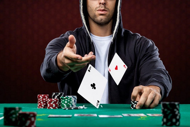 Người chơi poker chuyên nghiệp dạy bạn điều gì về giao dịch?
